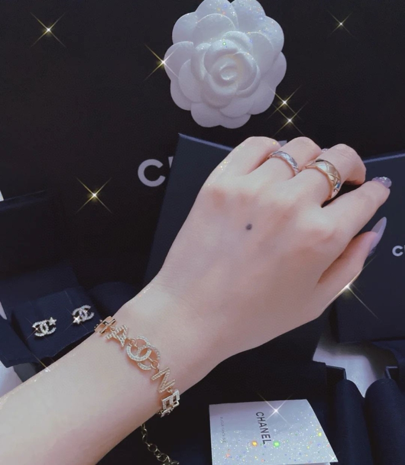 Ch**el necklaces